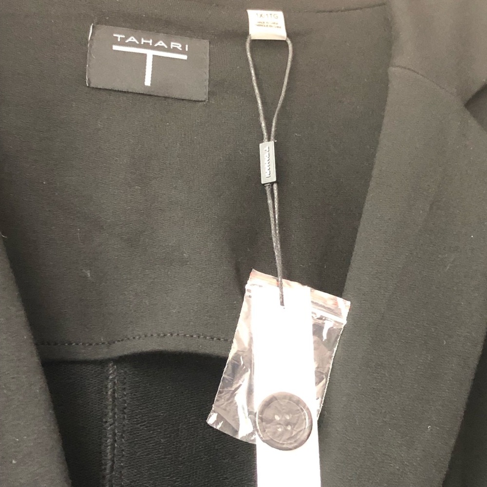 T TAHARI Woman Dark Black Soft Knit Blazer. New withTags. - Picture 3 of 9
